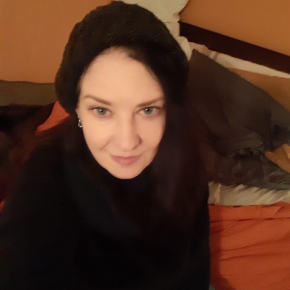 Meet your Posher, Christy - Picture 1 of 2